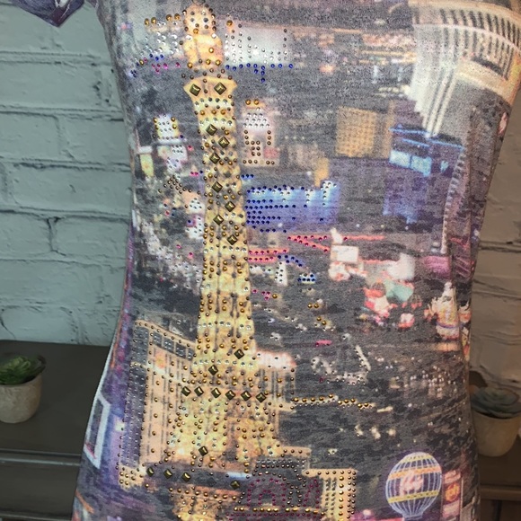 💜 HELLO VEGAS! Beautiful embellished Las Vegas strip t-shirt. Size L - Picture 6 of 11